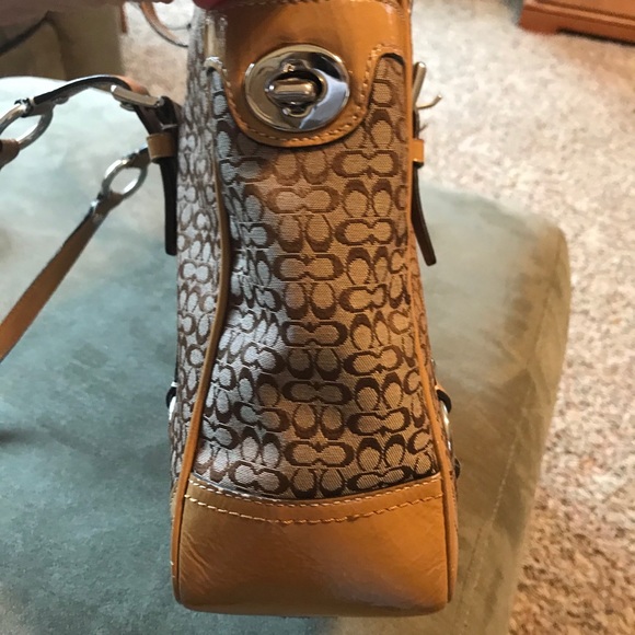 Coach purse - Picture 4 of 6